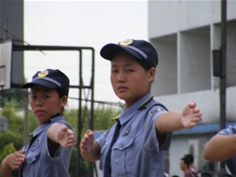 現(xiàn)場車輛指揮訓練_調(diào)整大小